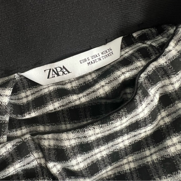 Zara | Gingham Pencil Skirt with ruffles - Picture 2 of 4